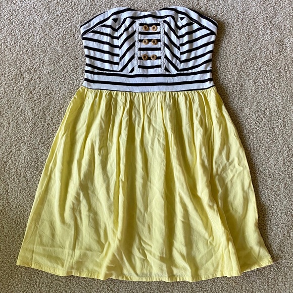 Xhilaration Dresses & Skirts - Xhilaration Strapless Black/White Top Yellow Skirt